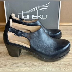 Dansko Sassy Leather Clog Heels Women 39 EU (8.5-9 US)